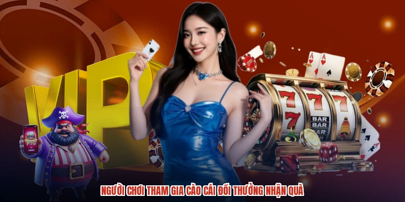 Người chơi tham gia cào cái đổi thưởng nhận quà
